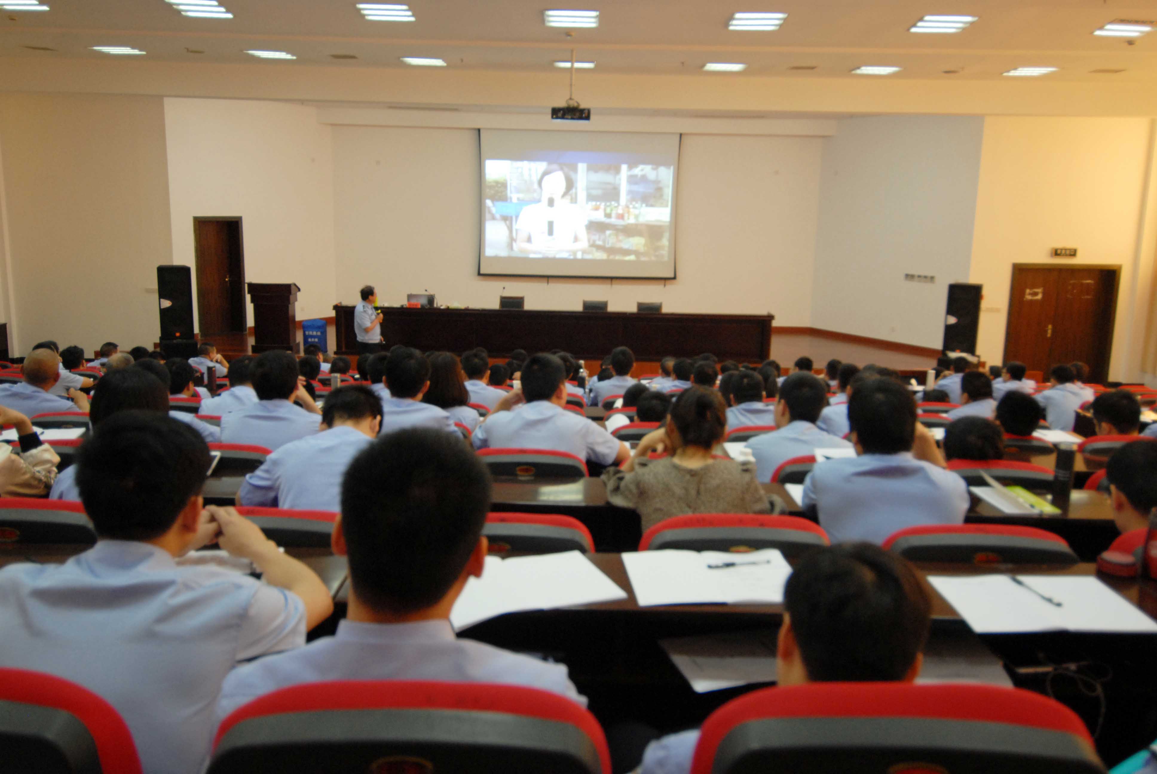 �о�У�ٰ챾��ȵ�һ�ھ��ν�����ѵ��