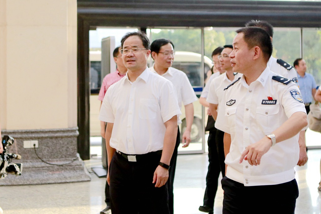 ����ڣ���ί��������ټ��ƽ�����迴��ο�ʹ�����